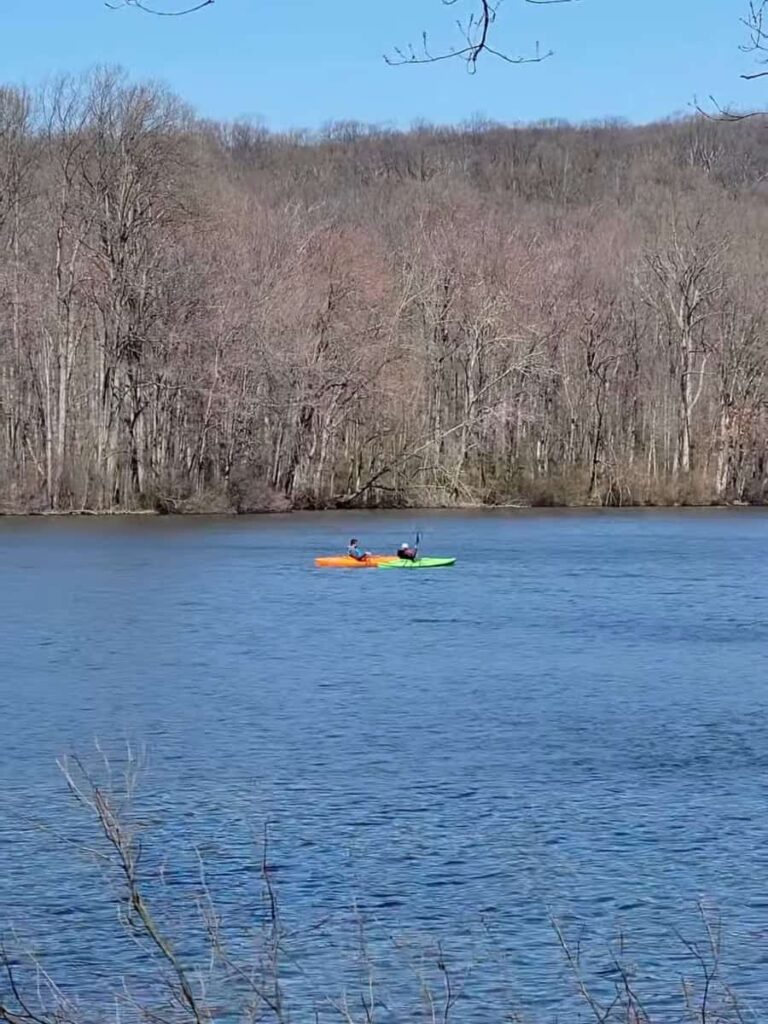 two kayakers boat along Hopewell Lake at French Creek State Park