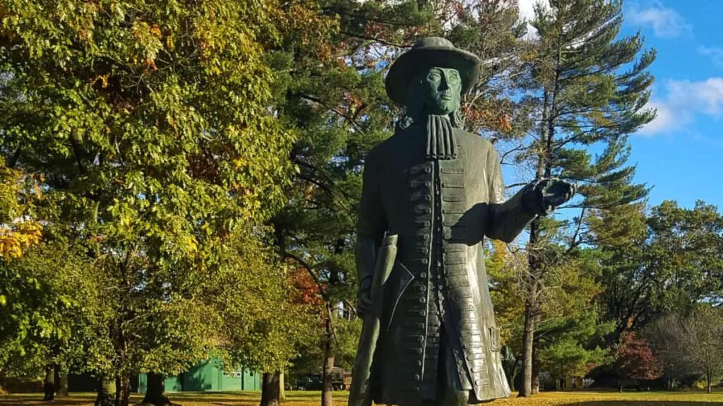 a statue of William Penn