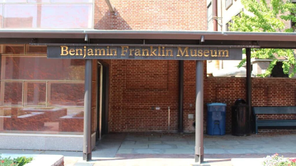 Standing outside looking at the entrance to the Benjamin Franklin Museum in Philadelphia