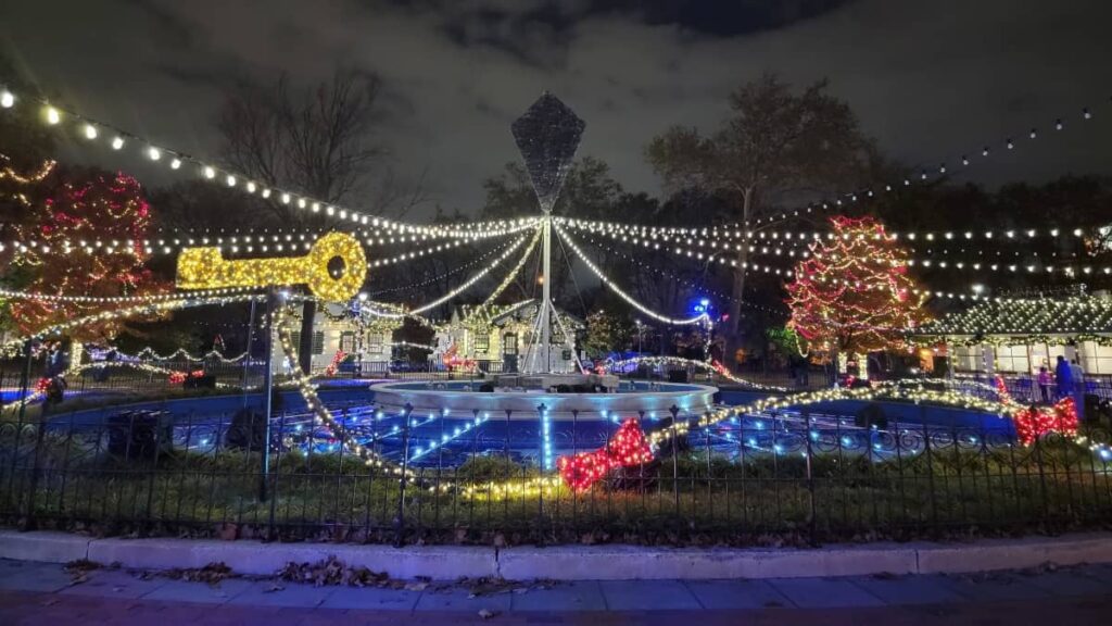 Lights cross over the fountain at Franklin Square